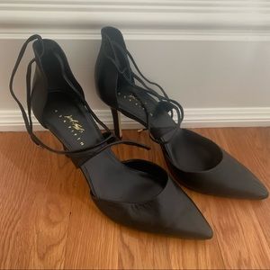 Lord + Taylor 424 Fifth Avenue Black Wrap Around Heeled Pumps — Size 8.5